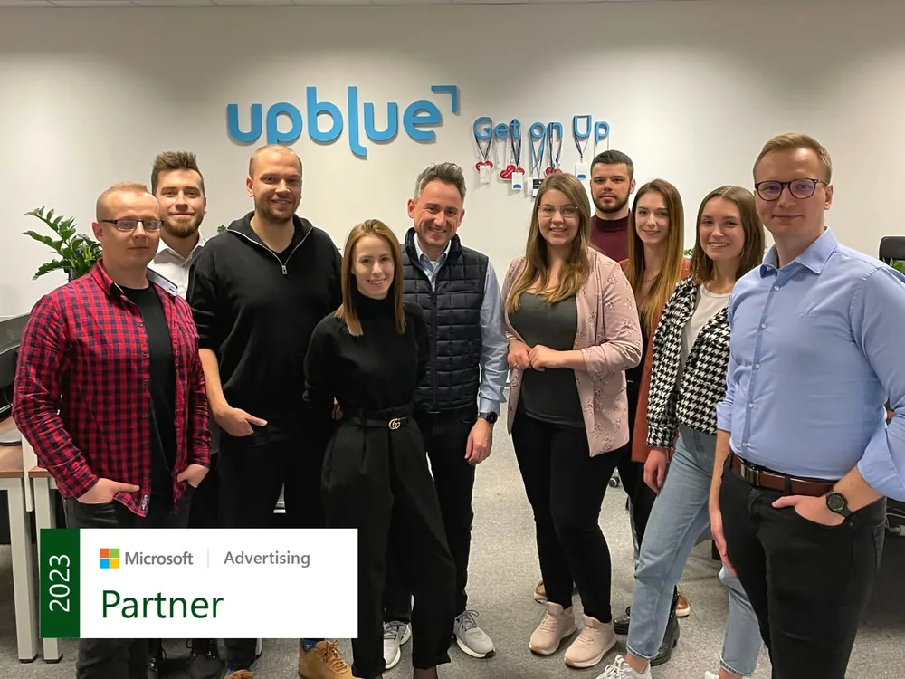 Zespół Up Blue w biurze - partner Microsoft Advertising 2023