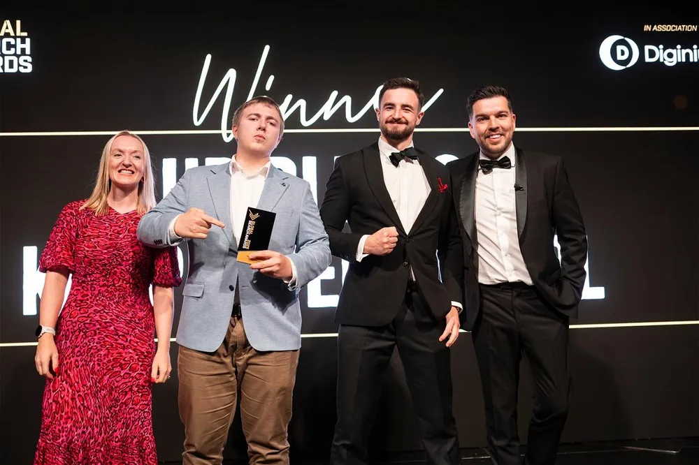 Zespół Up Blue odbiera nagrodę Global Search Awards 2025 w kategorii Best Use of Data: PPC Small